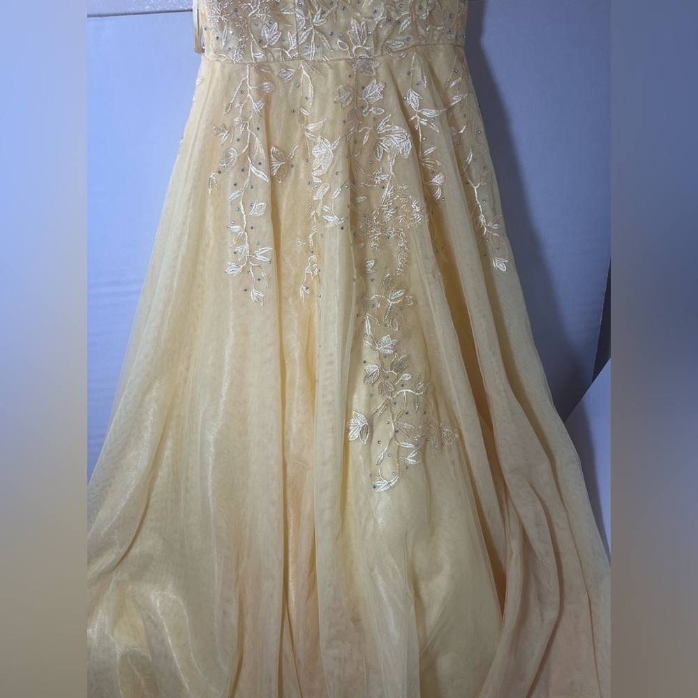 Say Yes Juniors' Embellished Lace-Up Mesh Gown - Picture 8 of 10